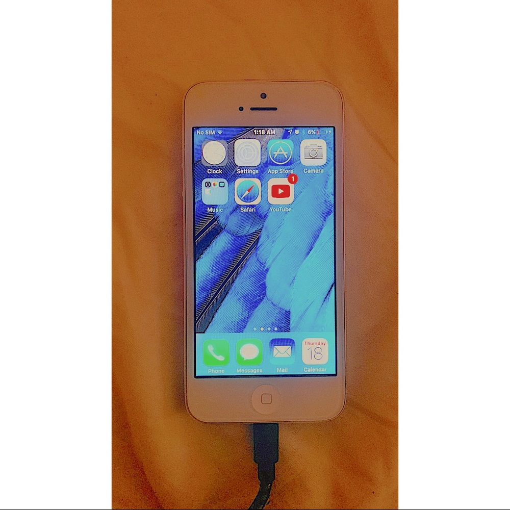 An Iphone 5 Barely Used Basically New - image 5